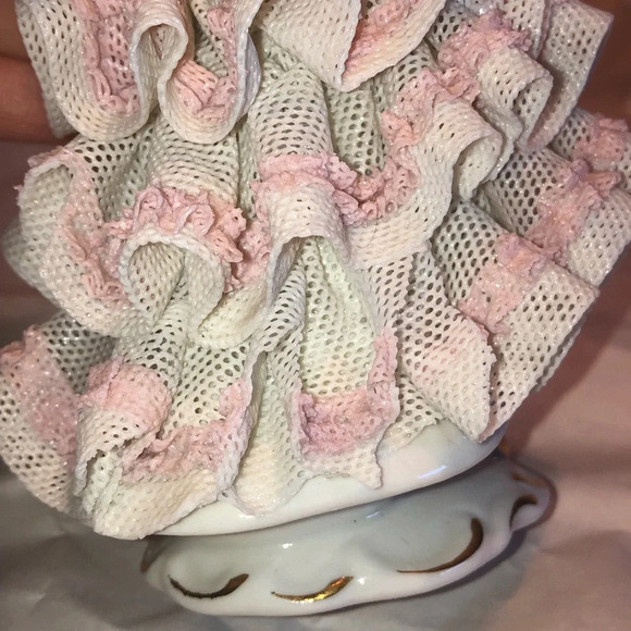 Vintage Germany Dresden Lace Porcelain Figurine - Picture 5 of 12